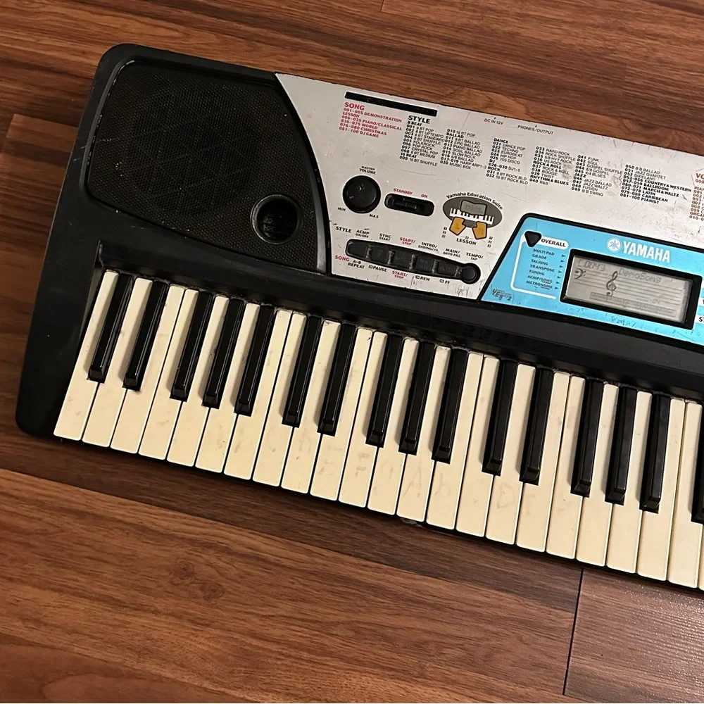 VTG Yamaha PSR-170 61-Key Electronic Keyboard